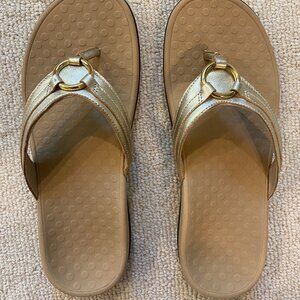 Vionic Aloe Sandals, Size 9 gold/champagne